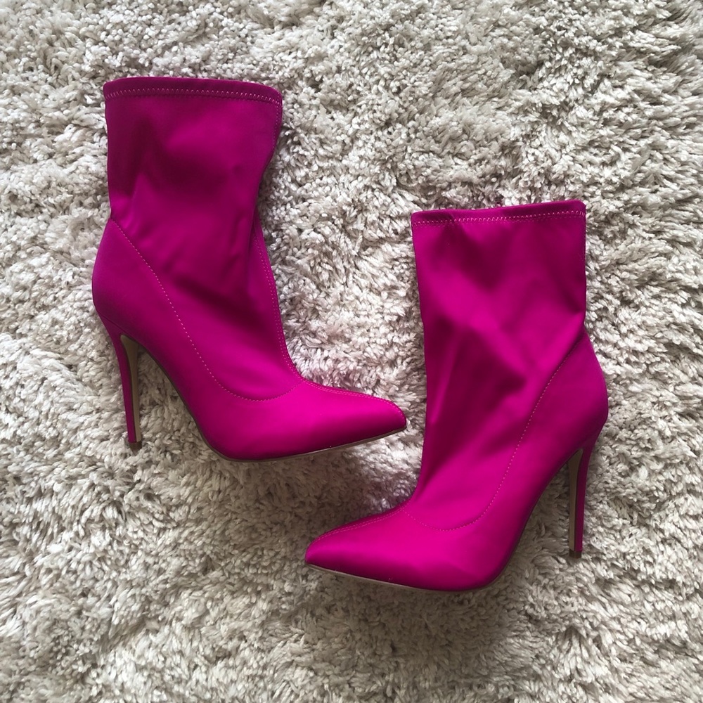 Shoedazzle Hot Pink Bootie! Size 10.